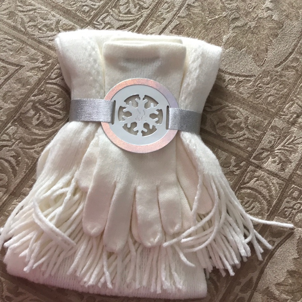 Winter white scarf and glove set